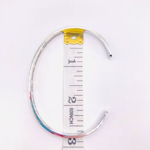 Minimalist silver grandma message cuff bracelet - Picture 4 of 4